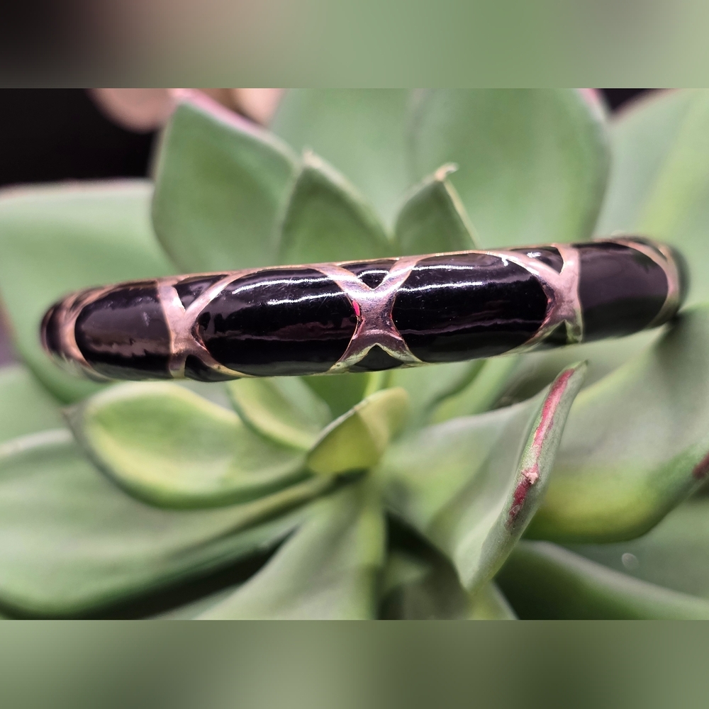Vintage Retro Black Enamel Silver Tone Hinged Bangle Bracelet